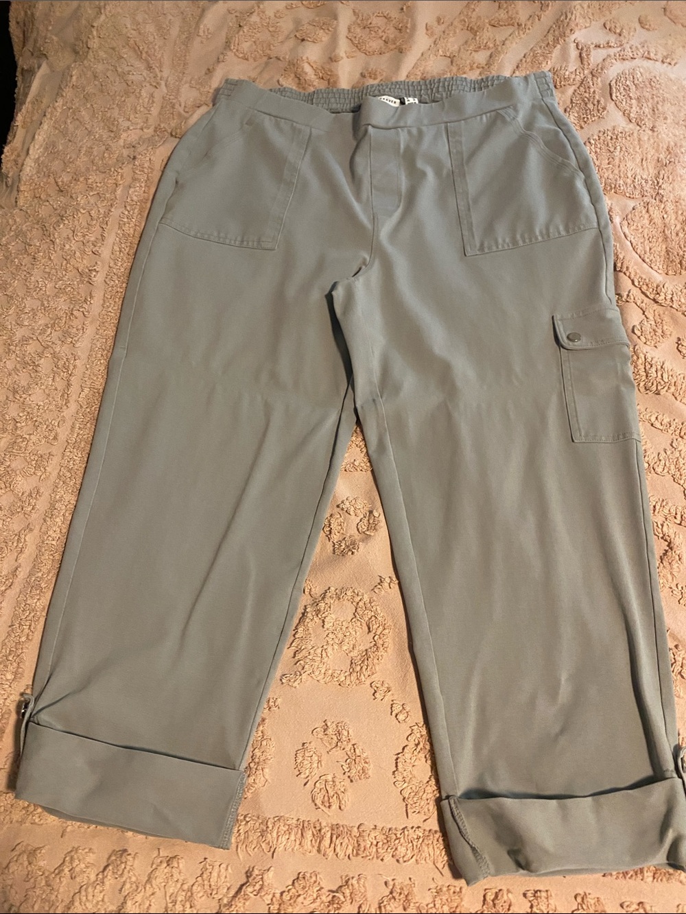 Susan Graver Light Gray Women’s cargo/capri pants